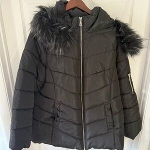 SHEIN Black Puffer Jacket with Faux Fur Trim